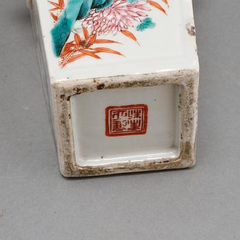 VASER, 2 st, porslin, Kina, 1800-tal.