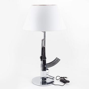 Philippe Starck, golvlampa, "Guns - Table Gun", Flos, Italien, formgiven 2005.