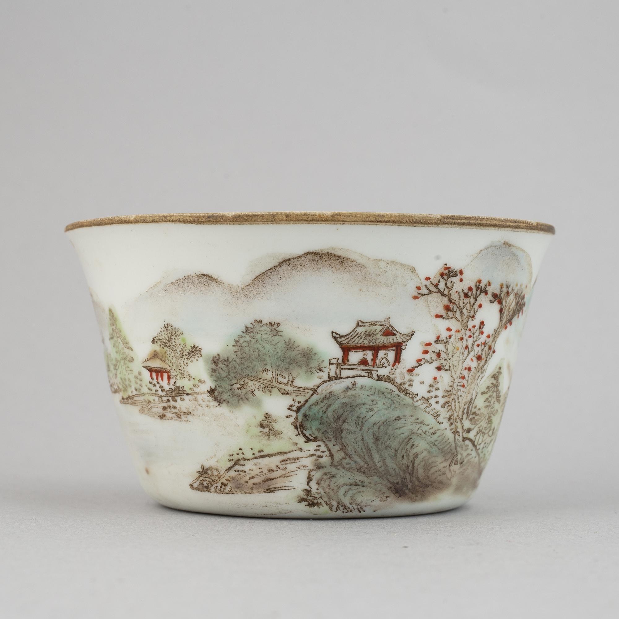 A set of ten famille rose bowls, early 20th century.