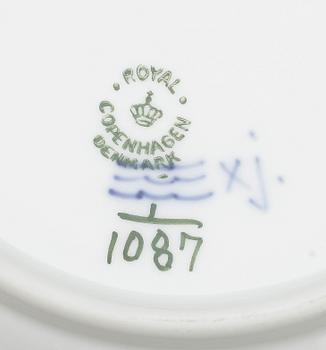 MAT- samt KAFFESERVIS, 69 delar, porslin, "Musselmalet", Royal Copenhagen, 1900-talets mitt.