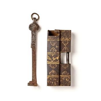 1003. A Tibetan lock for a chest, late 18th century/early 19th century. With an inscription both on the key and on the lock.