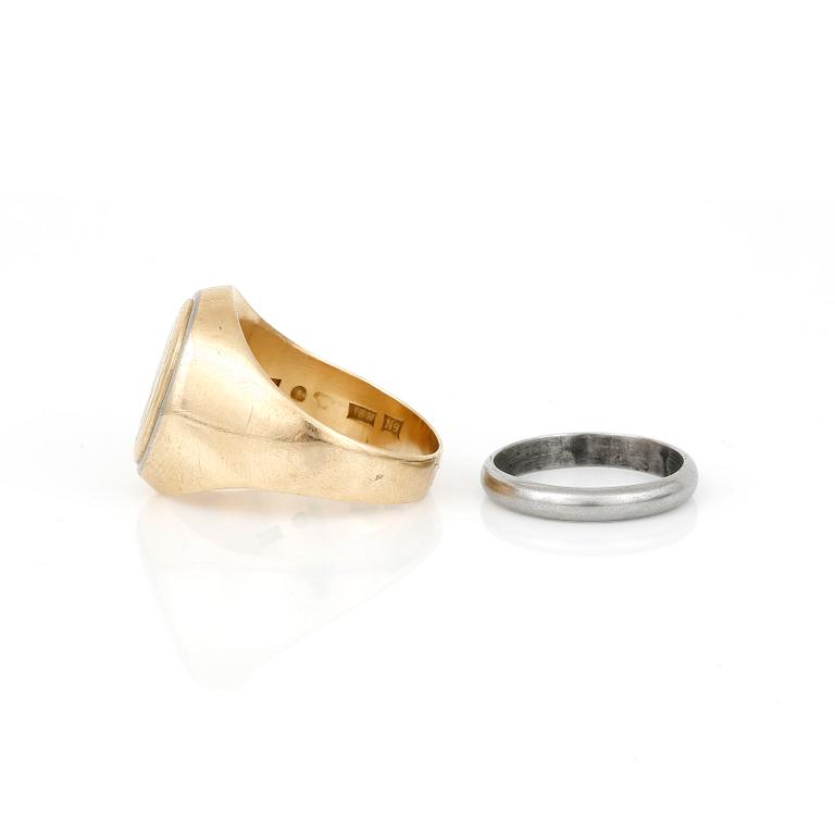 RINGAR, 18K guld och silver, 1900-talets andra hälft. Total vikt ca 27,04 g.