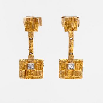 Björn Weckström, A pair of 18K gold earrings "Thai"with 8/8-cut diamonds ca. 0.04 ct in total. Lapponia 1976.