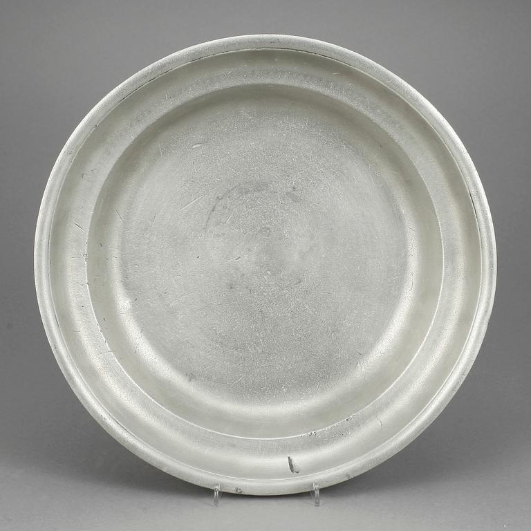 FAT, tenn, Carl Weigang, Stockholm, verksam 1740-63.