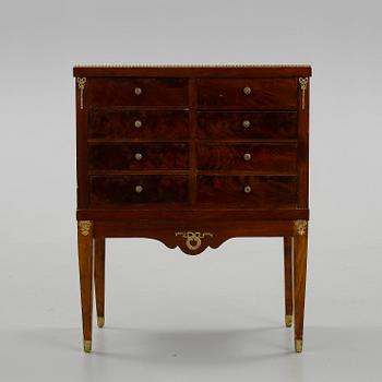 BYRÅ, gustaviansk stil, 1800-talets slut.