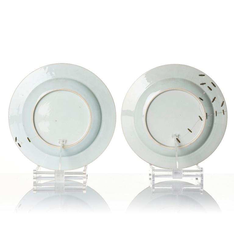 A large Chinese famille rose grisaille dish and a pair of plates, Qing dynasty, Yongzheng (1723-35).