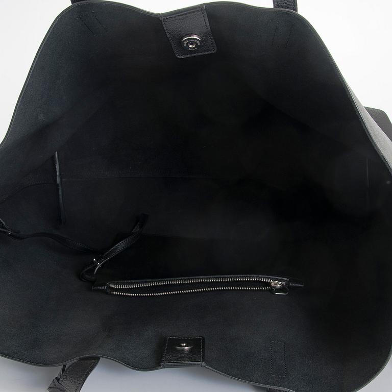 Saint Laurent, a 'Sac shopping' bag.