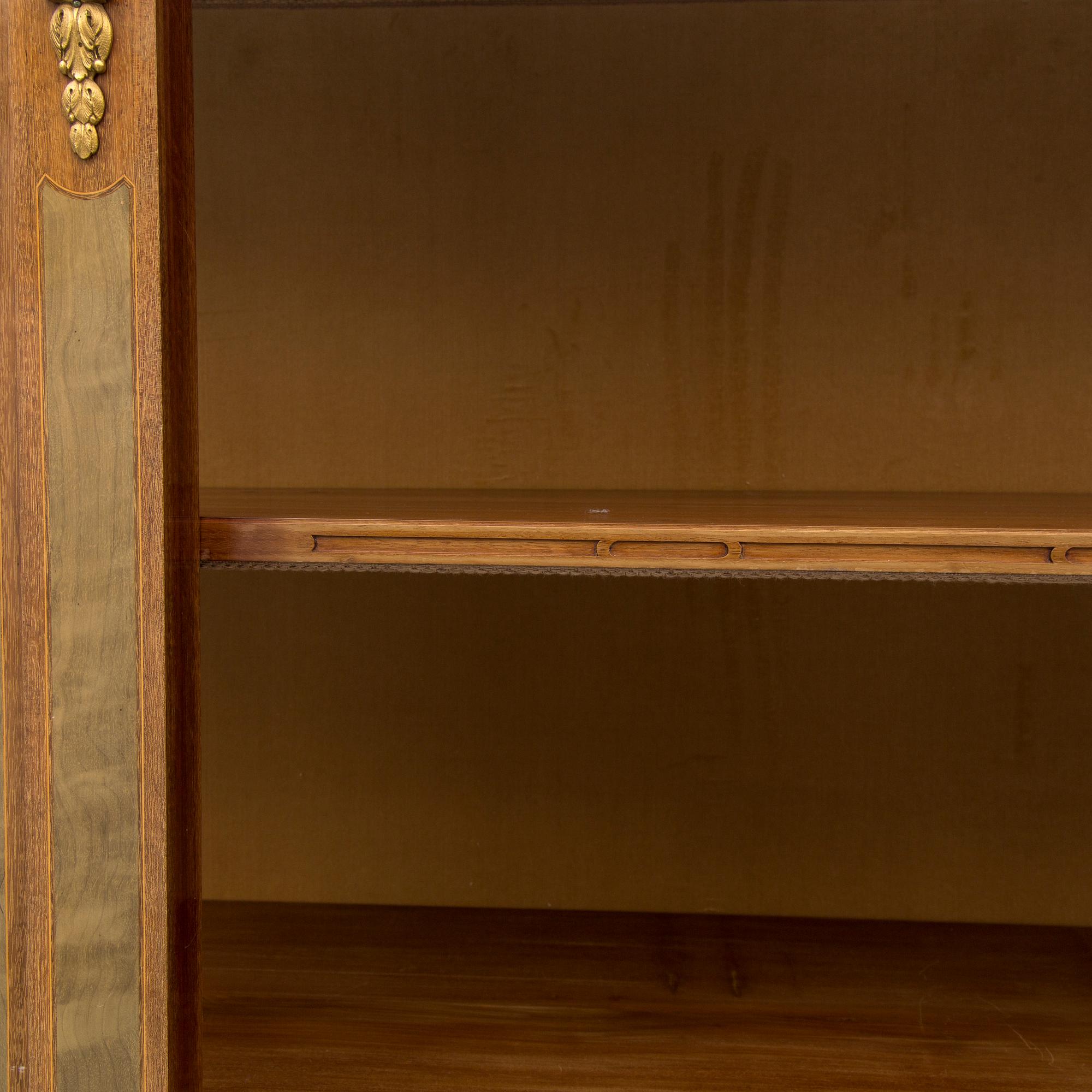 A DISPLAY CABINET, gustavian style, signed with label: "Gustaf L Sahlholm Snickare i Stockholm 25/5 1910".