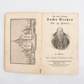 Tyge (Tycho) Brahe."Den Ny Stjerna" 1929 (1572) samt 7 böcker om Tycho Brahe 1800-/1900-tal.