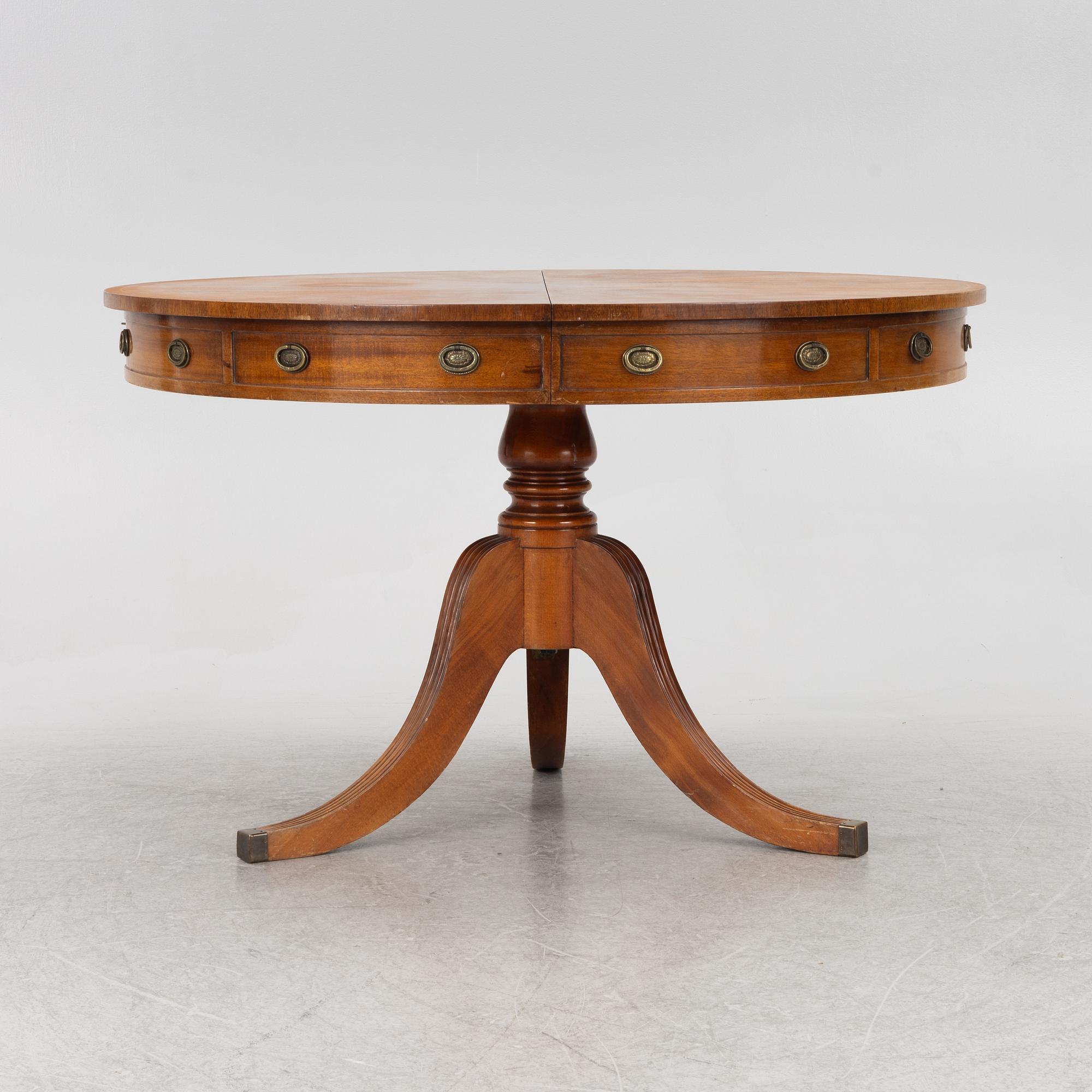 A George III style dining table, England, 20th century.