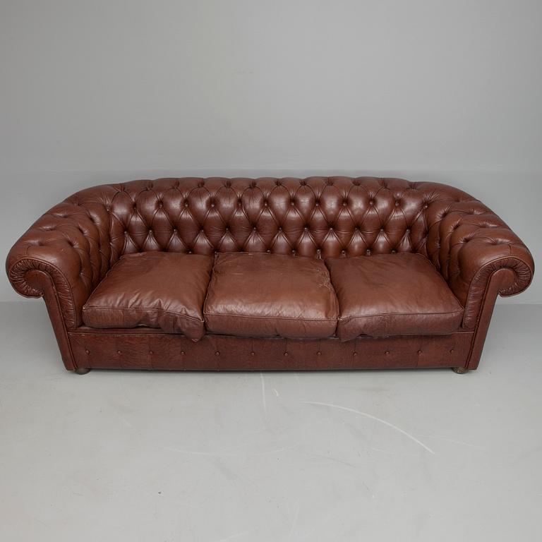 SOFFA, Chesterfield-modell, 1900-talets andra hälft.