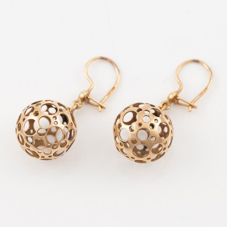 Liisa Vitali, earrings, a pair, 14K gold.