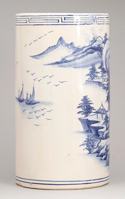 PARAPLYSTÄLL, keramik. Modern tillverkning.