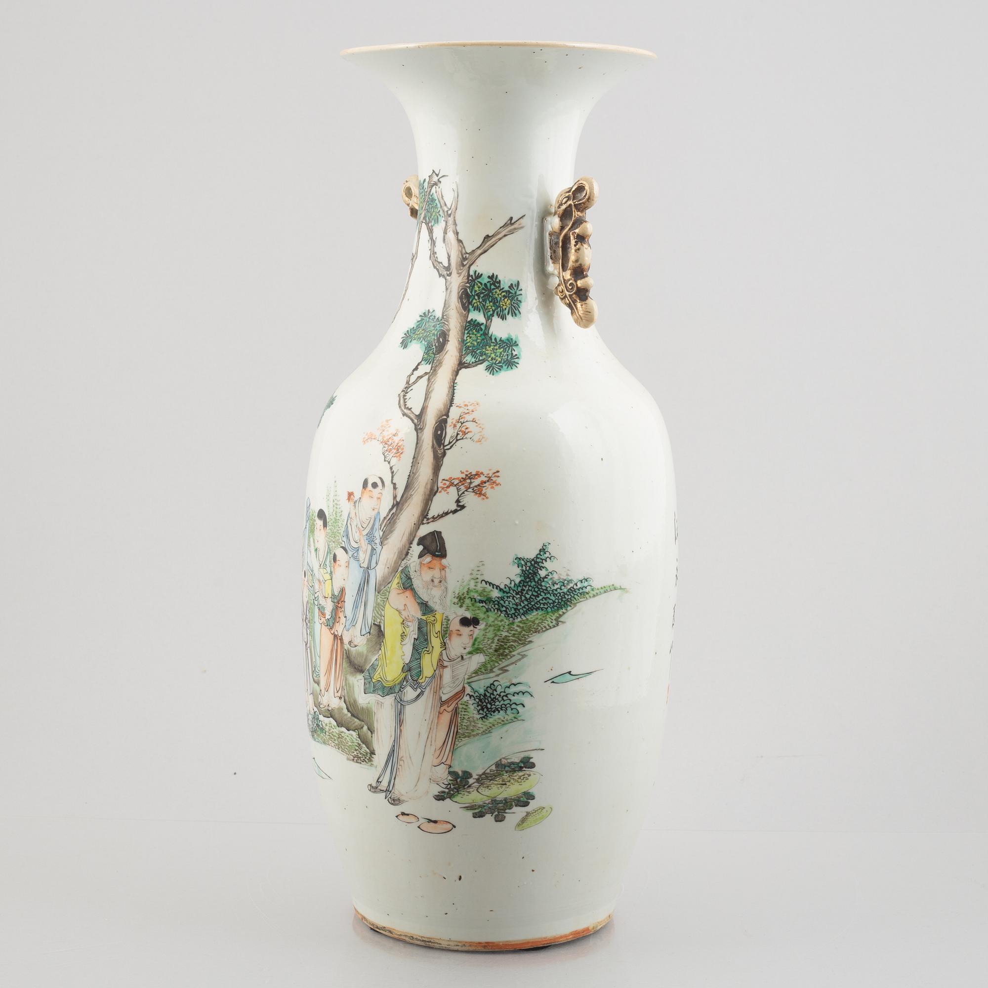 A porcelain floor vase, China, 20th century.