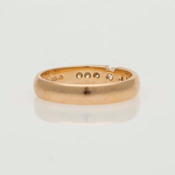 RING, 18K guld, briljantslipade diamanter. Vikt ca 4,5 g.