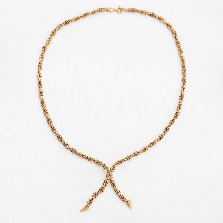 An 18K gold necklace.