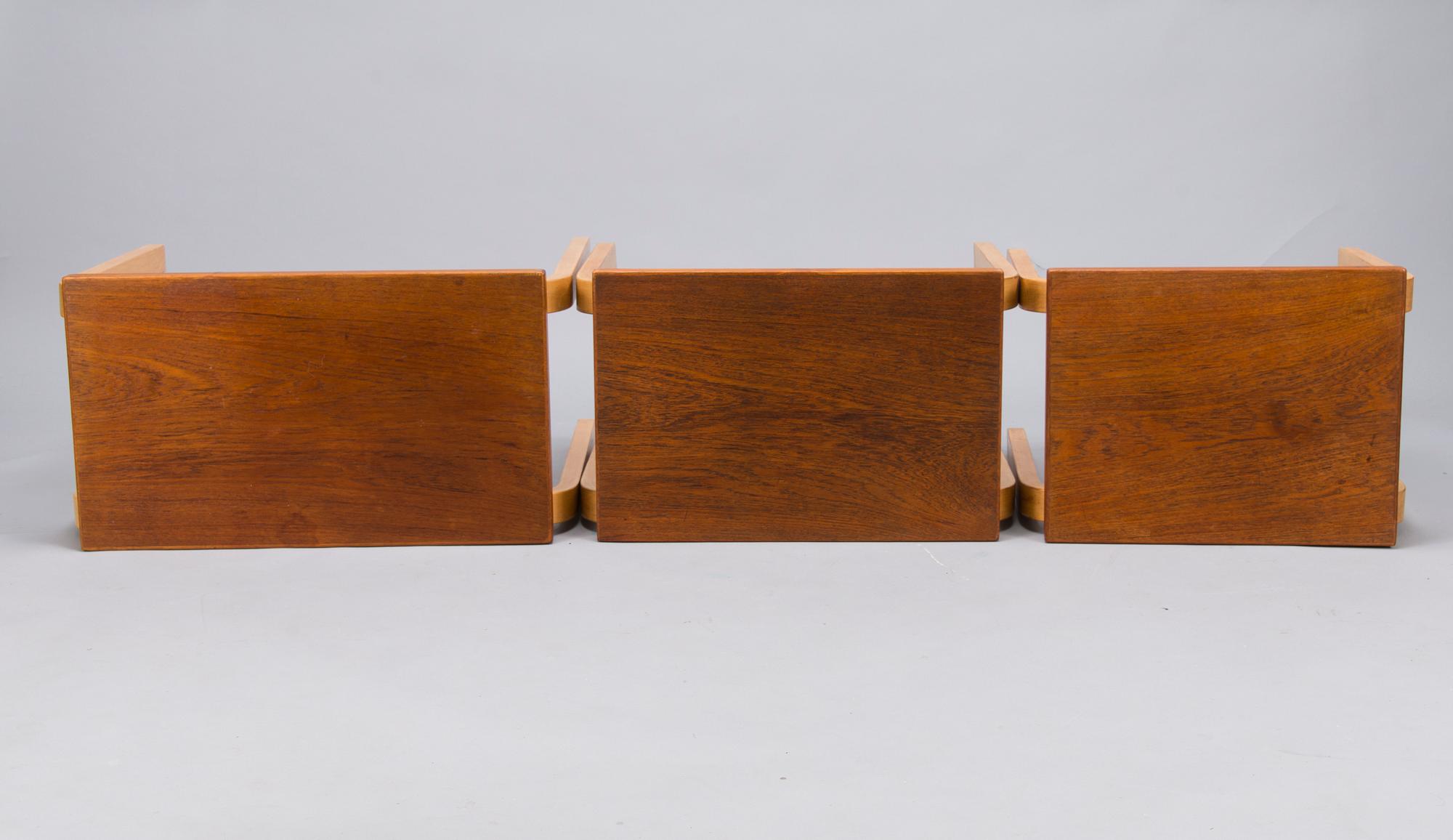 ALVAR AALTO, SARJAPÖYTÄ, 2 osaa,  88A ja 88B  ja SIVUPÖYTÄ, Artek, 1900-luvun puoliväli.