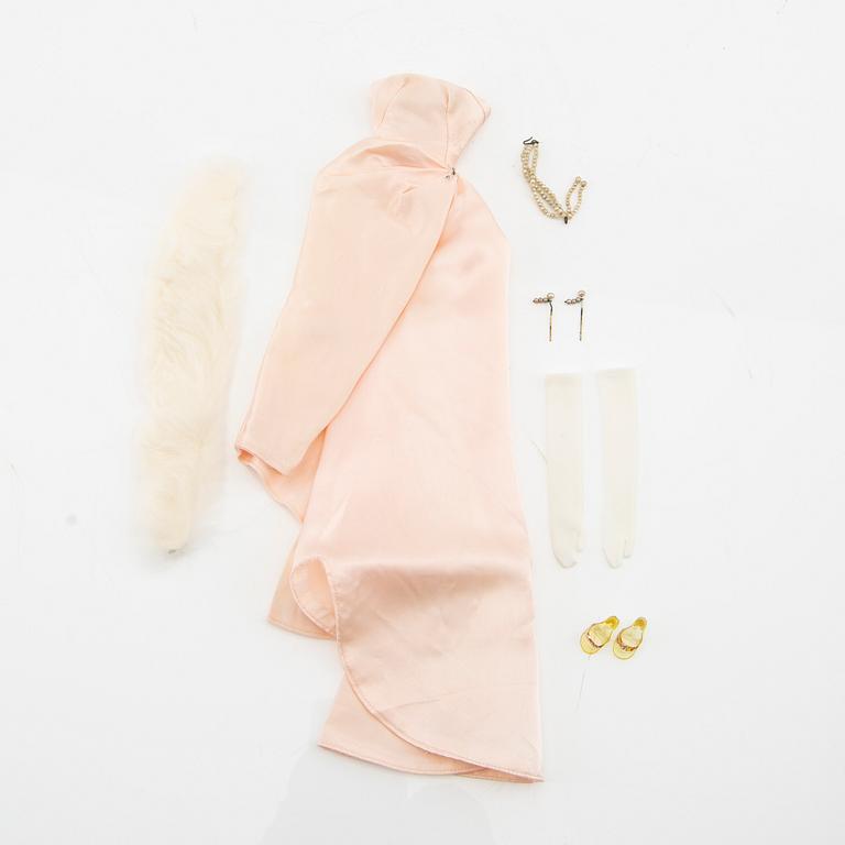 Barbiekläder 4 set. vintage, bl a "Suburban Shopper", Mattel 1959-64. "Winter Holiday", Mattel 1959-63.