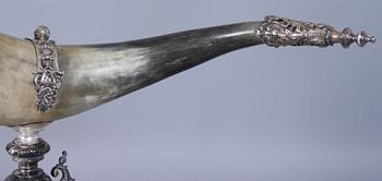 DRYCKESHORN, nysilver samt ben, 1800-talets andra hälft, stmplad "JMJ"?.