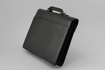 PORTFÖLJ, "Serviette conseiller ambassadeure Epi", Louis Vuitton.