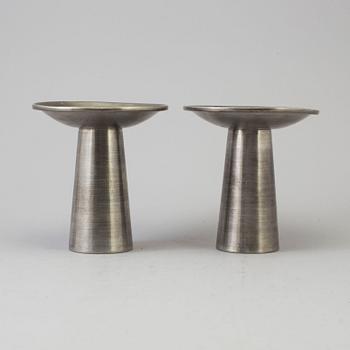 A pair of pewter candlesticks by Olle Olsson, Östersund, 1971.