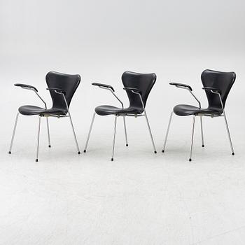 Arne Jacobsen, karmstolar 3st, "Sjuan", Fritz Hansen, 2000-tal.