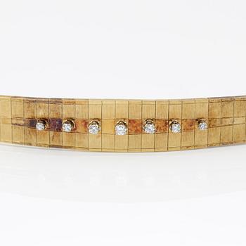 ARMBAND, guld 18K, sju små diamanter, stämplad CB, Europa 1900-talets andra hälft. Vikt ca 40 gram.