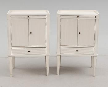 SÄNGBORD, 1 par, gustaviansk stil, 1900-talets andra hälft.