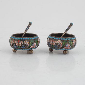 A Pair of Russian Salt Cellars with Spoons, gilt silver and cloisonné enamel, 1896-1908.