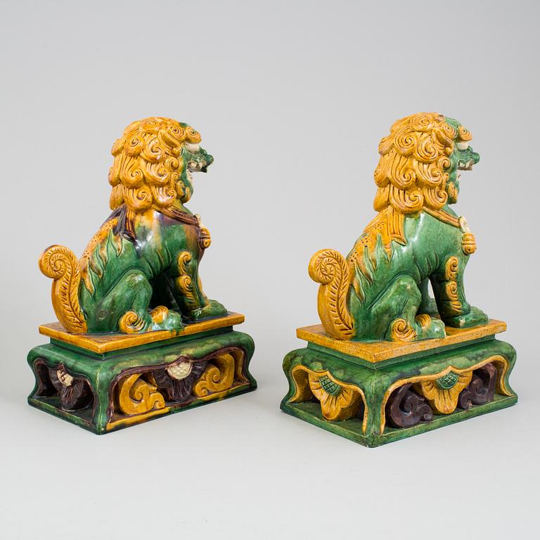 A pair of buddhist lion sculptures. 20th century.