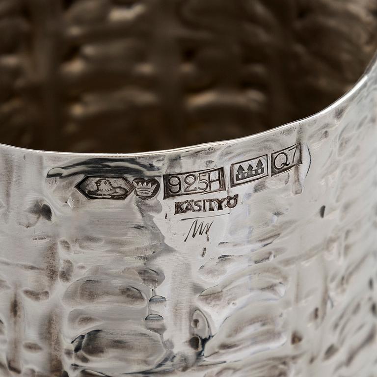 Tapio Wirkkala, Tillbringare, sterling silver, samt bägare, 6 st, silver (.925 och .830), Kultakeskus, Tavastehus 1969-1979.