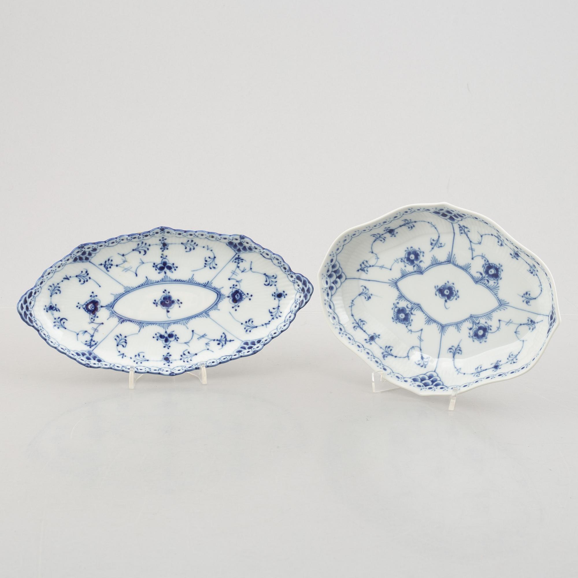 Mat- och kaffeservis, 78 delar, porslin, "Musselmalet", Royal Copenhagen, Danmark.