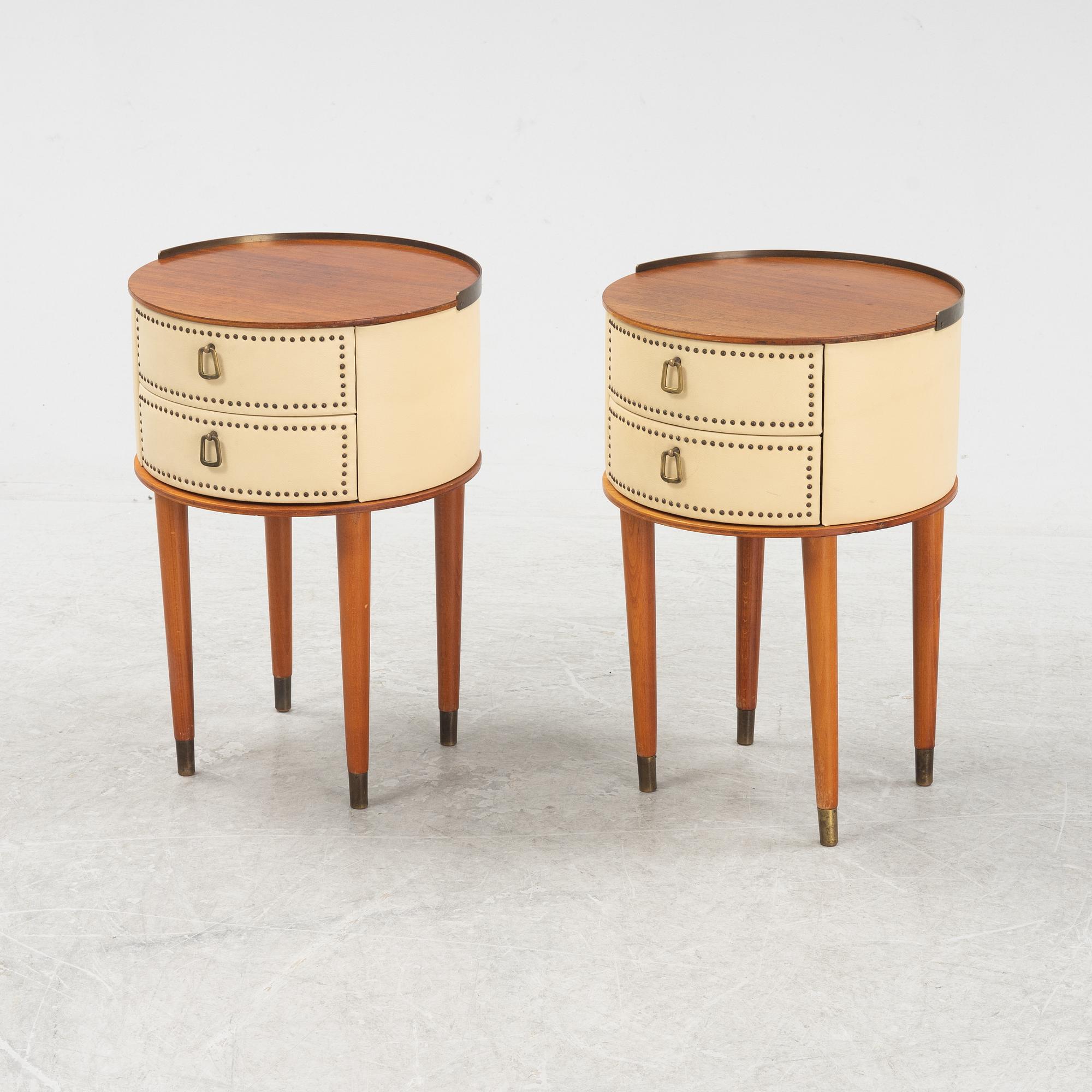 Sängbord, ett par, Halvdan Petterssons Möbelfabrik, Tibro, 1900-talets mitt.