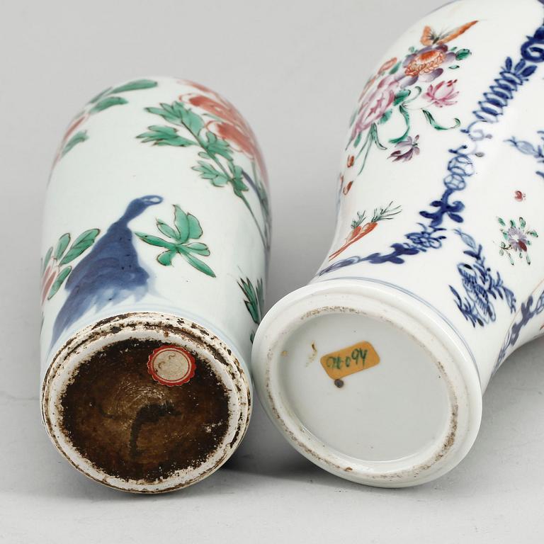 VASER, 2 st, porslin, Kina, 1700/1800-tal.