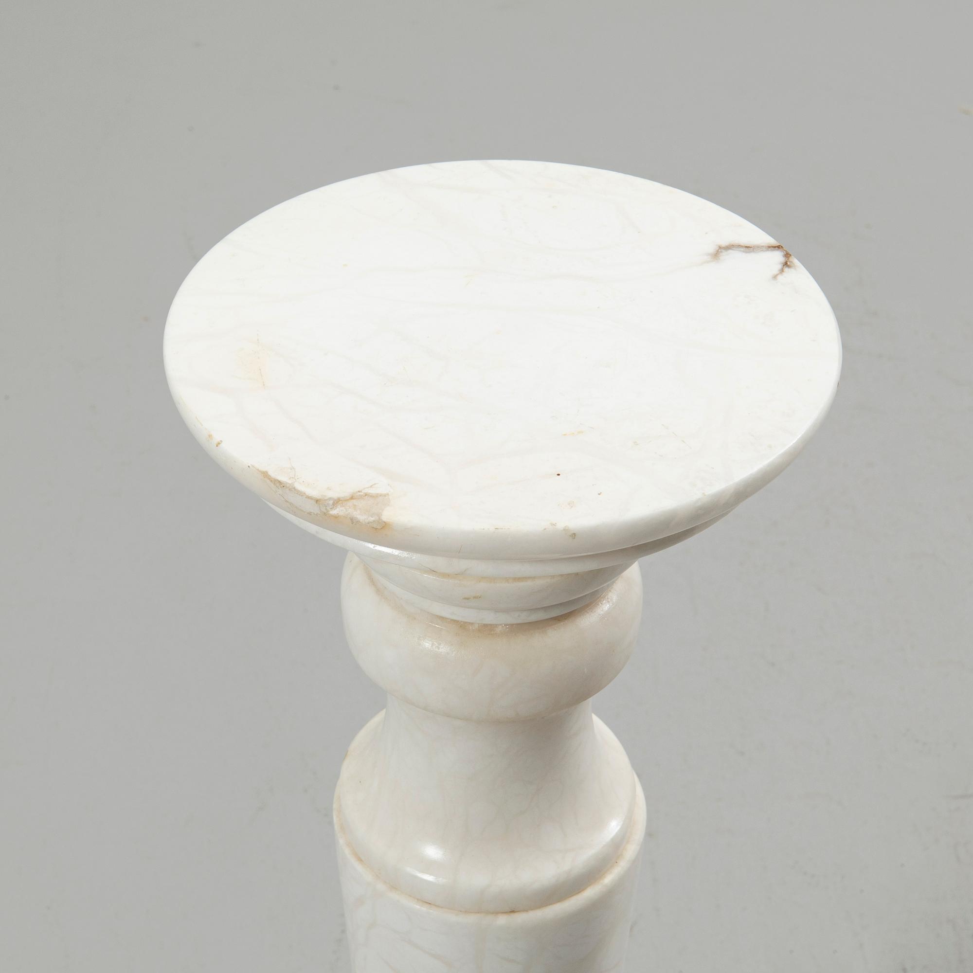 Pedestal with urn, 20th century.