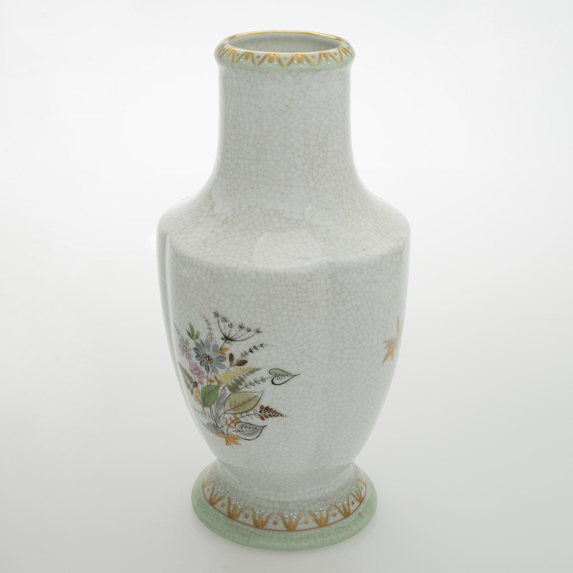 A ceramic vase, Arabia, first half of the 20th century.