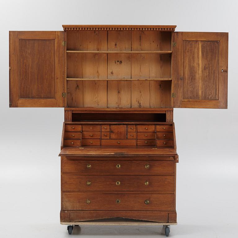 An oak writing cabinet, around 1800.