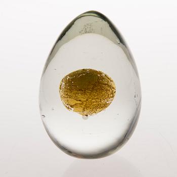 Tapio Wirkkala, A mid 1960s 'glass egg' sculpture signed Venini Italia.