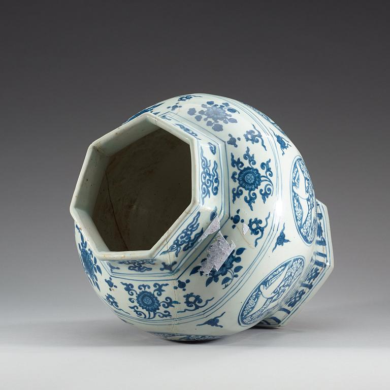 A blue and white jar, Ming dynasty, 16th Century.