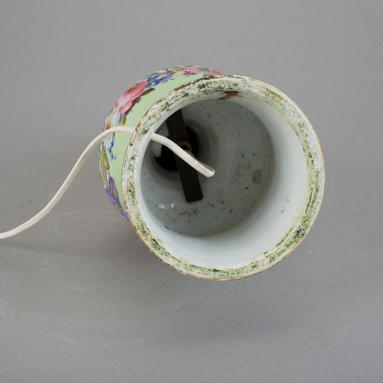 BORDSLAMPA, porslin, 1800-talets slut.