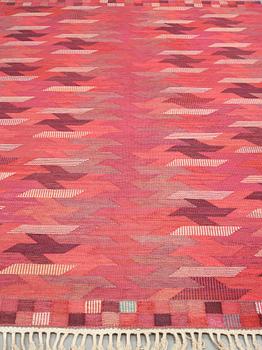 Barbro Nilsson, MATTA, "Rödarp", rölakan, ca 299 x 186,5 cm, signerad AB MMF BN.