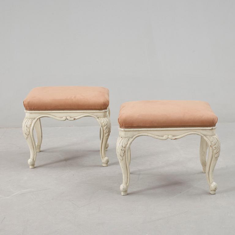 TABURETTER, ett par, rokokostil, 1800-tal.
