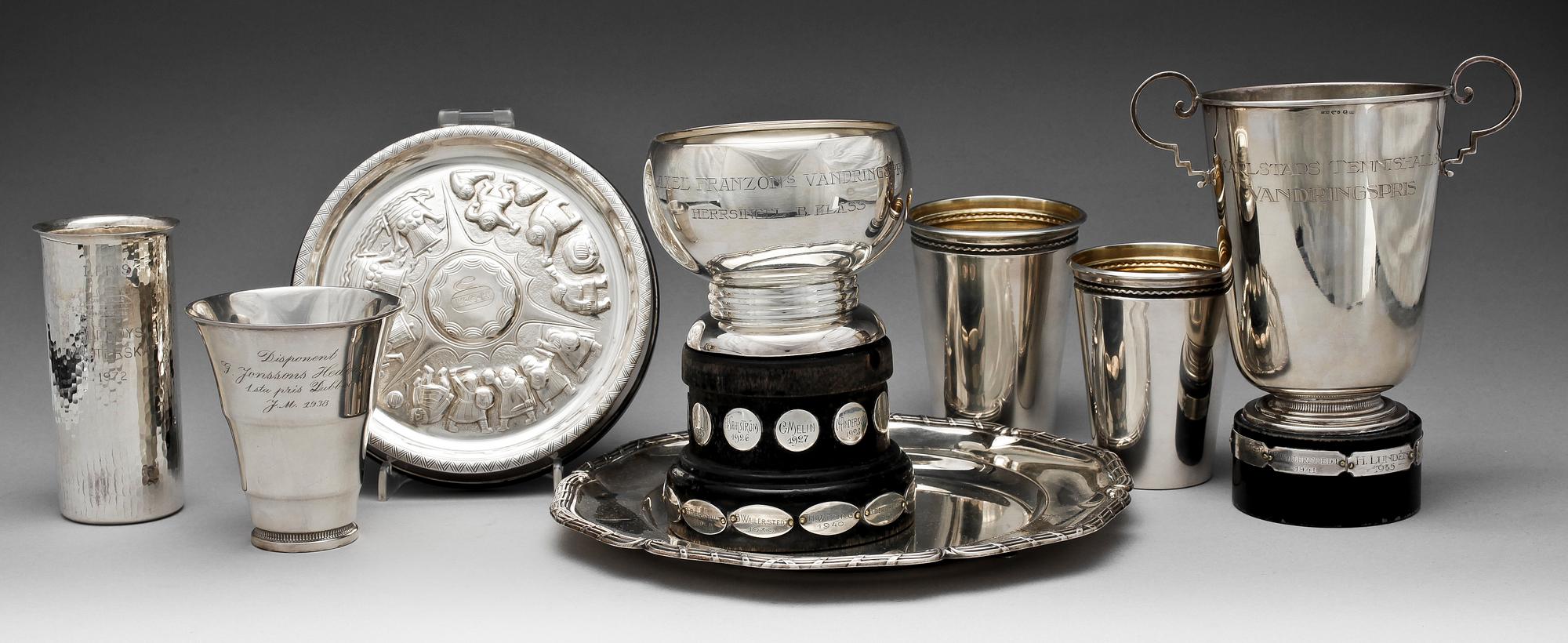 PARTI BÄGARE OCH FAT, 8 delar, silver, bl a C.G. Hallberg och MGAB, 1900-tal. Tot ca 2045 g.