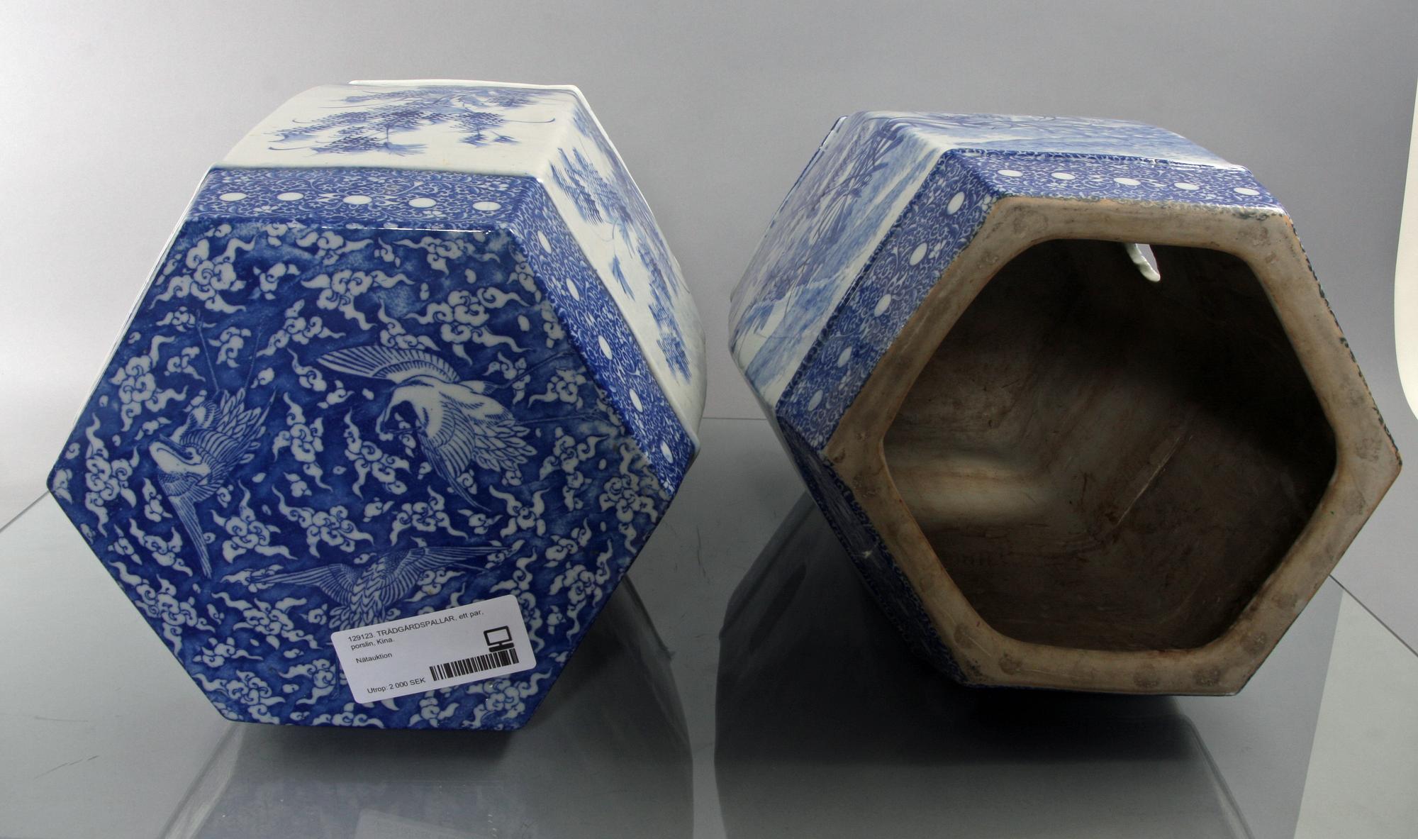 TRÄDGÅRDSPALLAR, ett par, porslin, Kina.