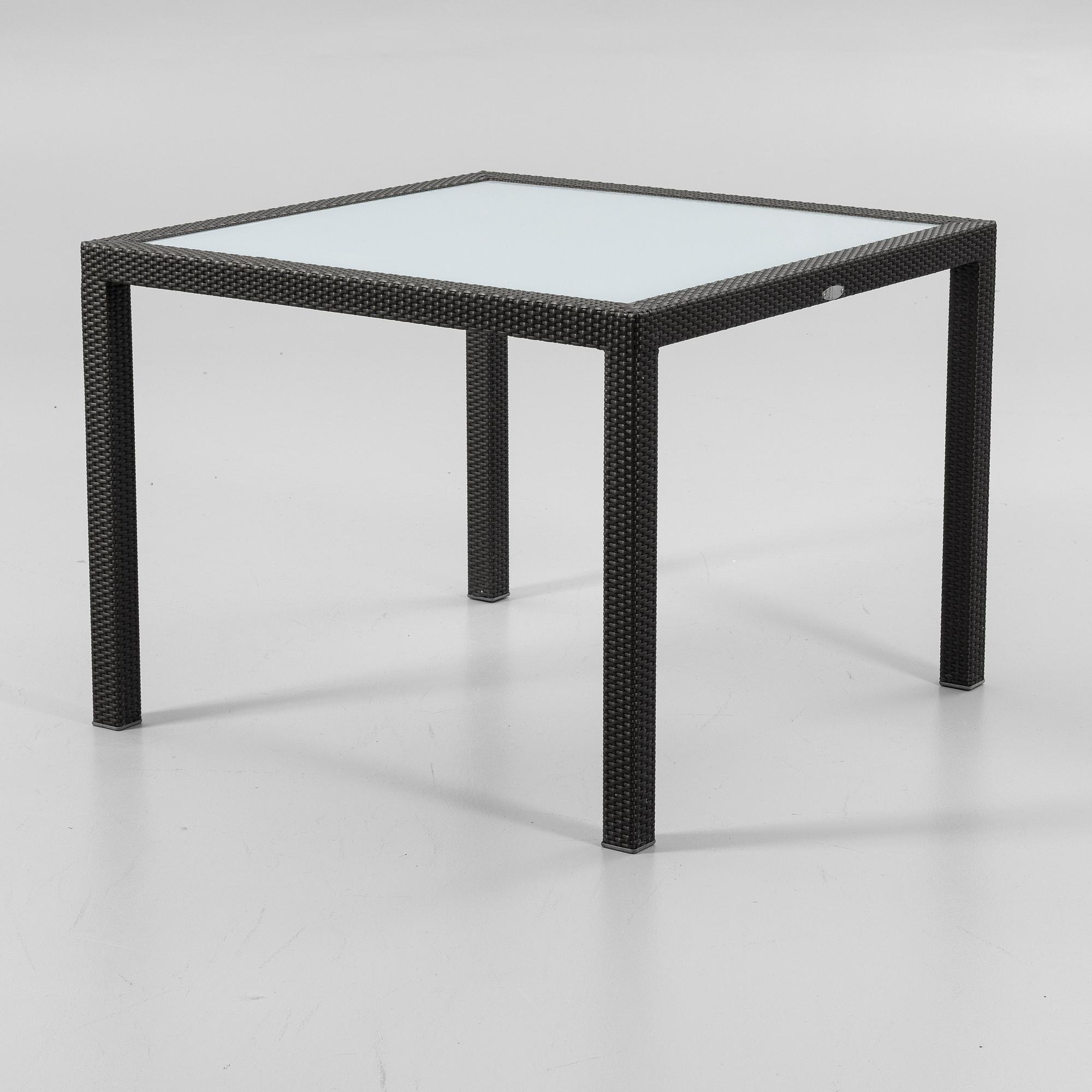 Trädgårdsbord, Dedon, 2000-tal.