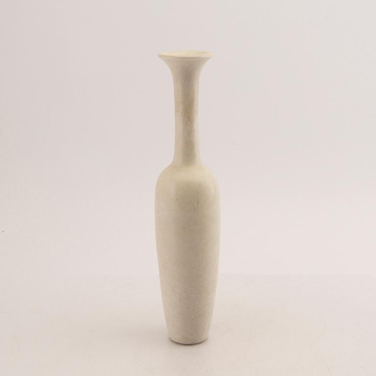 Gunnar Nylund, vas signerad Rörstrand stengods.