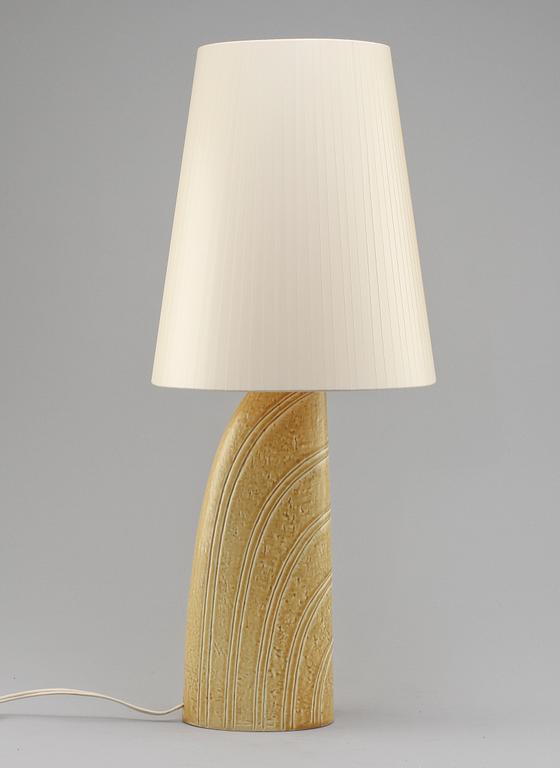 BORDSLAMPA, chamotterat stengods, osignerad, omkring 1900-talets mitt.