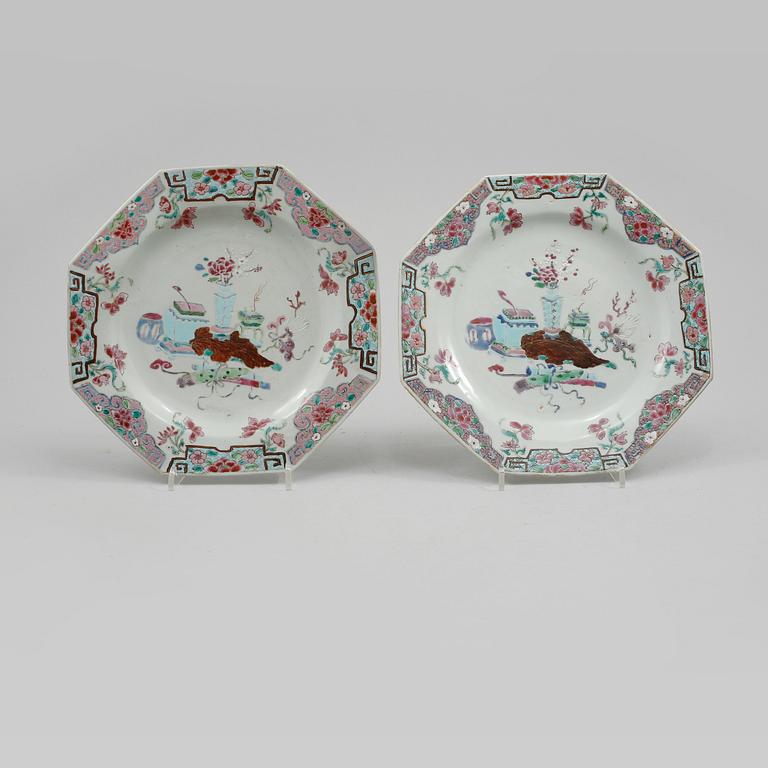 TALLRIKAR, ett par, porslin, Kina, 1700-tal.