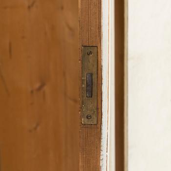 Klädskåp, 1900-tales första hälft.