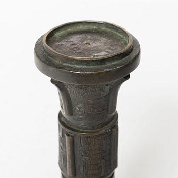 An archaistic bronze vase, Gu, Qing dynasty (1644-1912).